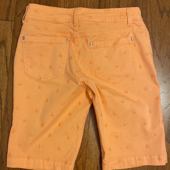 Code Bleu Fleur De Lis orange/peach jean style golfers shorts size 6 - Picture 2 of 11